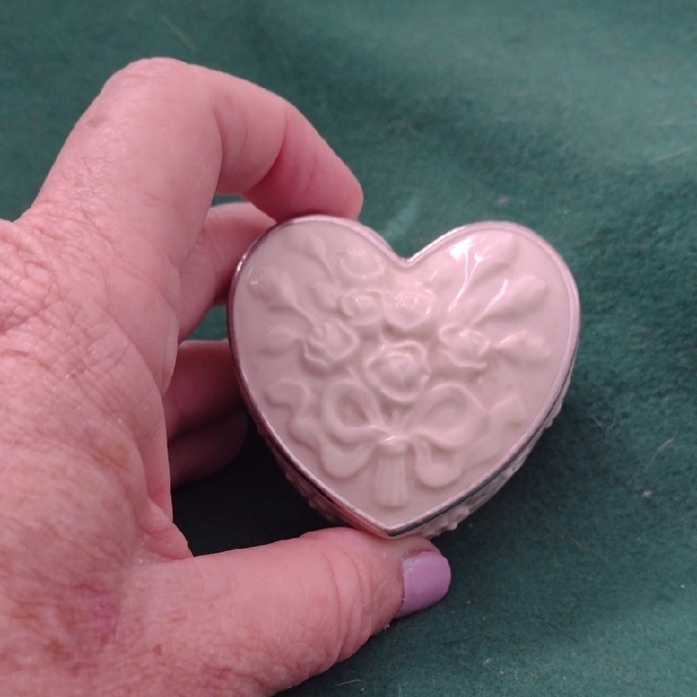Lenox Cream Heart-Shaped Trinket Box